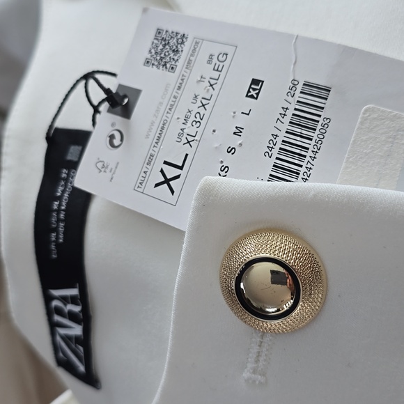 ZARA WHITE CROPPED BLAZER WITH GOLDEN BUTTONS - Picture 11 of 11